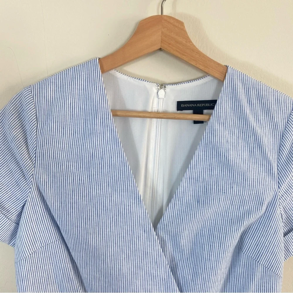 Banana Republic Seersucker Linen V-Neck Short Sleeve Blue White Striped - 6